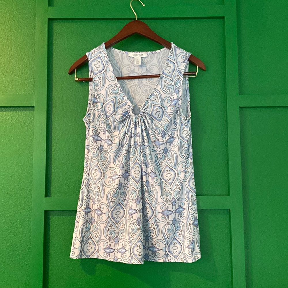 White House Black Market Women’s White Sleeveless V-Neck Size S